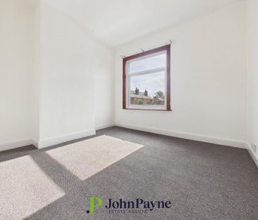2 bedroom end of terrace house to rent - Photo 3