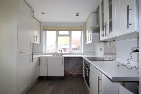 3 bedroom terraced house to rent - Photo 3