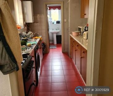 1 bedroom in a house share to rent - Photo 3