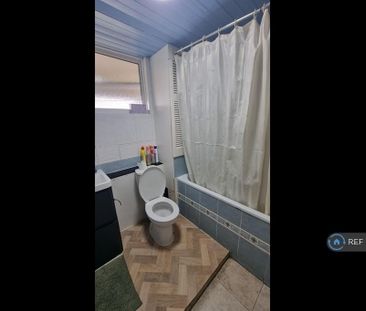 3 bedroom flat to rent - Photo 2