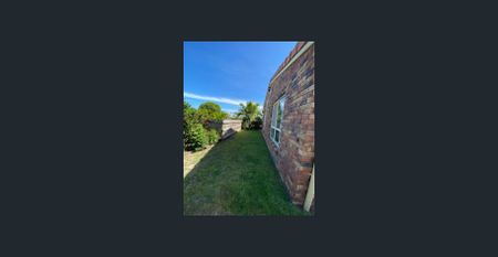 PRIVATE 2 BEDROOM UNIT CLOSE TO SHOPS, SCHOOLS, AND SPORTS. - Photo 3