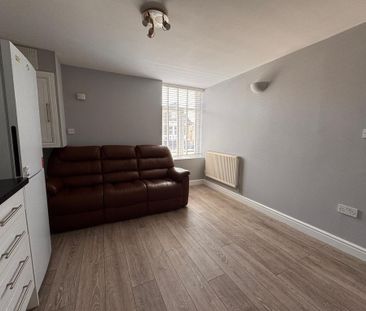 3 bedroom flat to rent - Photo 2
