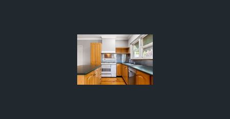 Spacious family home in Ballarat Central - Photo 5