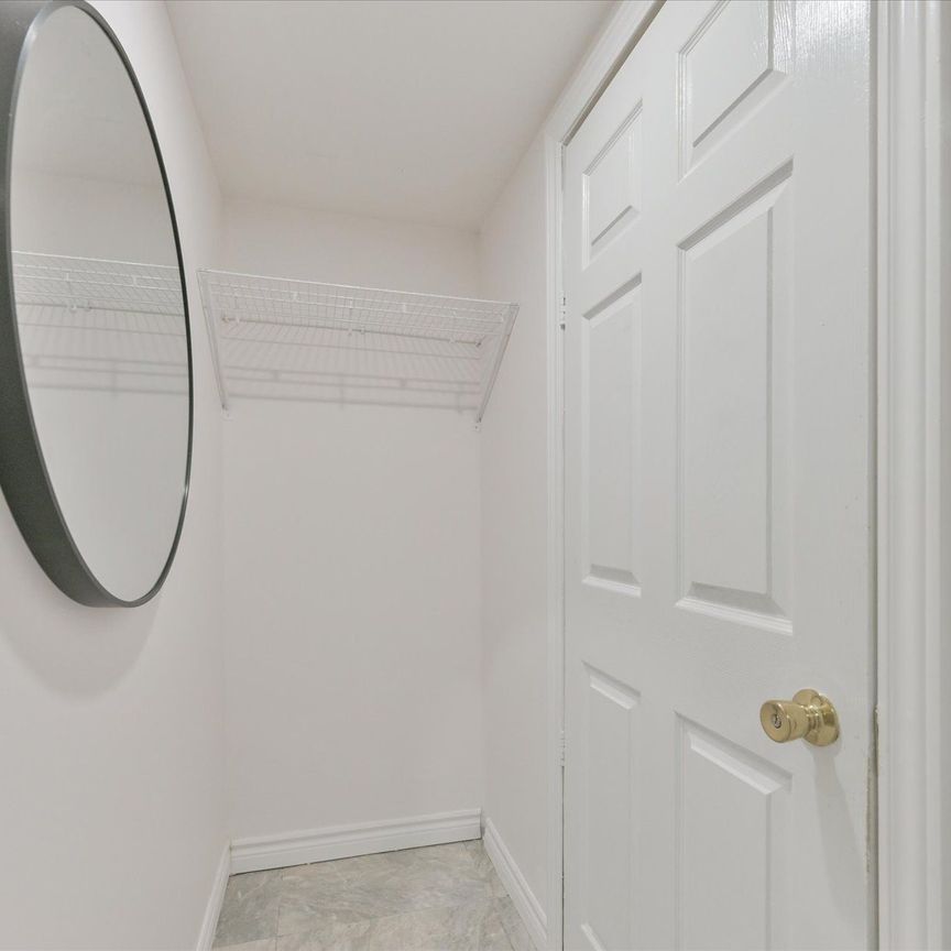 For Lease - 3956 Bentridge Road, Mississauga, Ontario - Photo 1