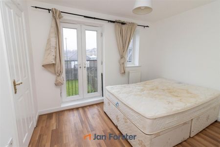 3 Bedroom House - Townhouse - Photo 3