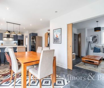 4 bedroom detached house to rent - Photo 4