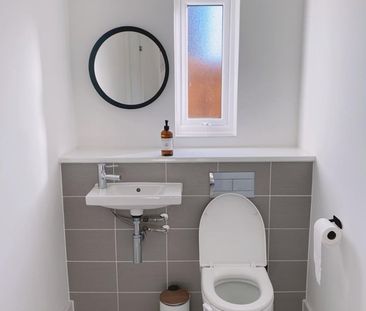 Room in a Shared House, Bradford Road, M40 - Photo 3