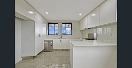 Penthouse with stunning city and Blue Mountain views - Photo 4