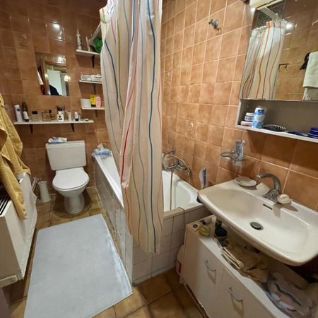 Nice 2-room apartment on the ground floor of a building in Lausanne - Photo 4