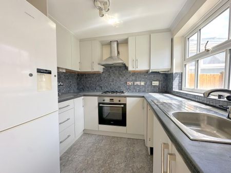 2 bedroom terraced house to rent - Photo 2