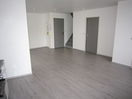 Location Appartement 4 pièces 74m² CHARLIEU 42190 - Photo 3