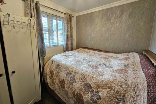 4 bedroom detached house to rent - Photo 1