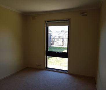 5 Julie Court, Corio - Photo 4