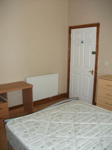 7 DOUBLE BEDROOMS, 3 Ulsterville Place, Lisburn Road, Belfast, BT9 7BH - Photo 3