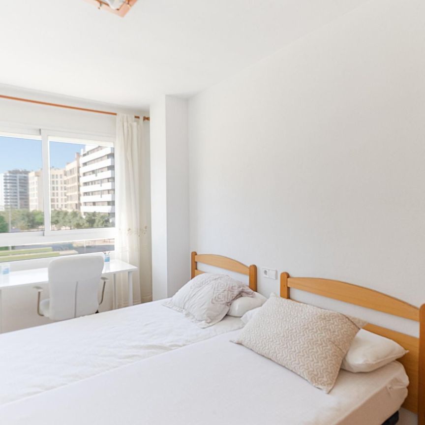 Piso de alquiler en Avenida Don Juan de Borbon, Juan de Borbón - Photo 1