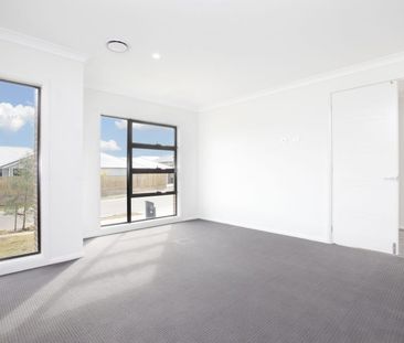 4 Marjoram Street, Chisholm NSW 2322 - House For Rent | Domain - Photo 5