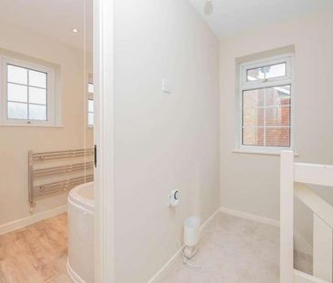 Blenheim Avenue, Faversham, ME13 - Photo 3