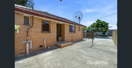 Neat 3 Bedroom Family Home - Photo 4