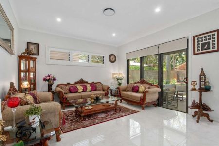 A Rare, Extravagant Spacious Home, Prime Location - Photo 3