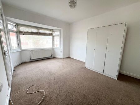 5 bedroom end of terrace house to rent - Photo 4