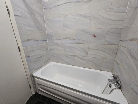 1 Bed Flat, York Road, IG1 - Photo 4