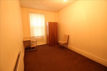 4 bed upper flat to rent in NE4 - Photo 2