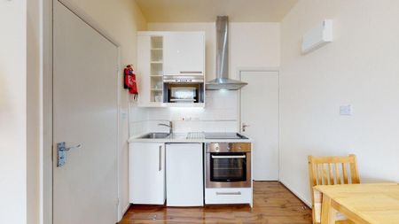 Studio to rent - Photo 2