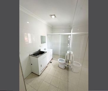 Three bedroom half house - Photo 5