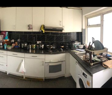 Room in a Shared House, Southend Road, E6 - Photo 4