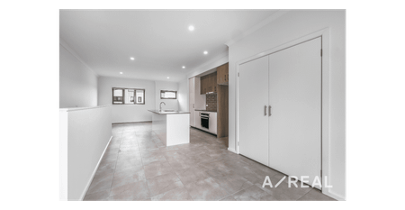 Brand-New Stylish Residence Overlooking Lush Parklands - Photo 5