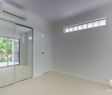 Perfectly Located 2-Bedroom Unit in Leafy St Lucia - Photo 5
