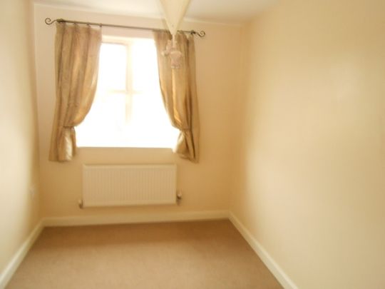 2 bed Town House, - Photo 1