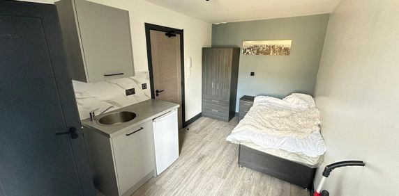 Studio Flat, Neuchatel Road, SE6 - Photo 2