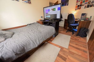 4 bedroom House in Crossfield Street, Leeds - Photo 4