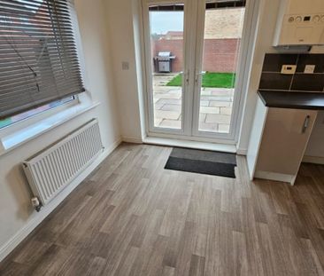 3 bed Semi-Detached - To Let - Photo 6