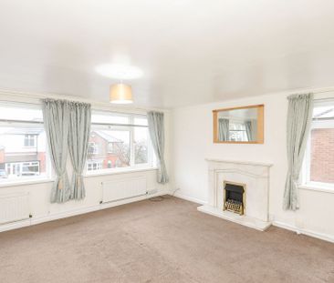 2 bedroom Flat to rent - Photo 2