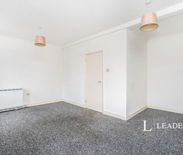 3 bedroom maisonette to rent Westquay House, 20 West Street, Fareha... - Photo 3