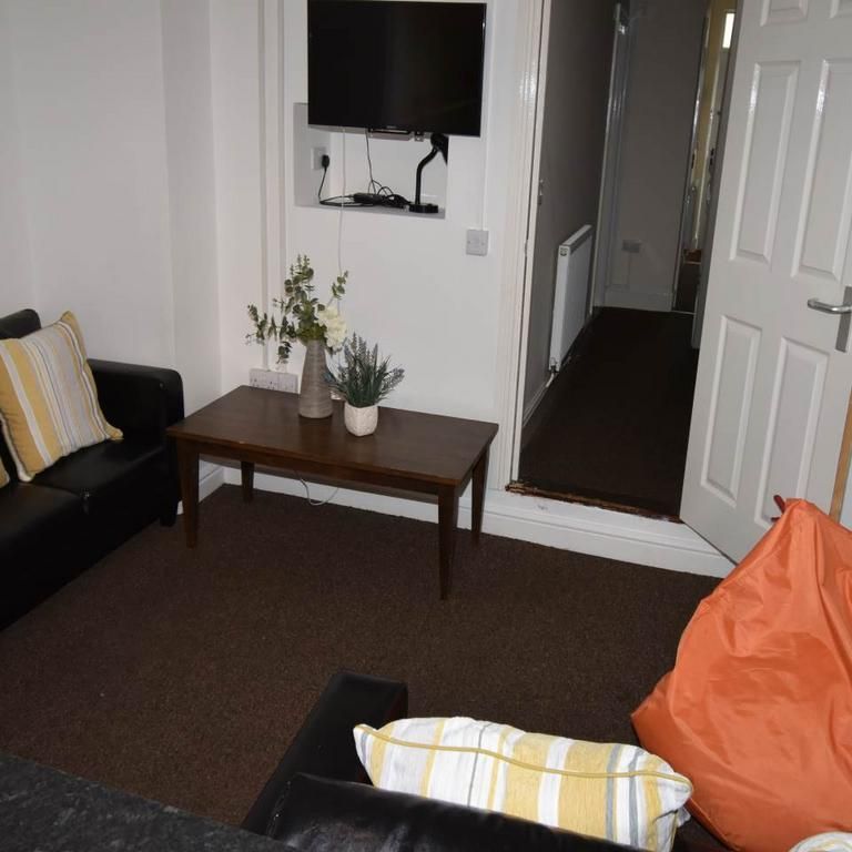4 bedroom house to rent - Photo 1