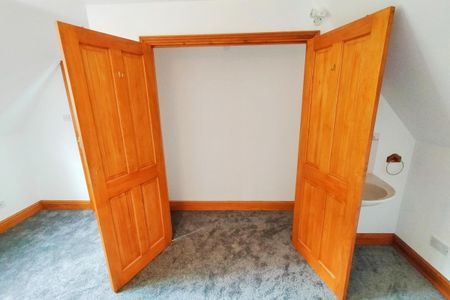 High Street - Photo 4