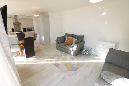 5 bedroom detached house to rent - Photo 3