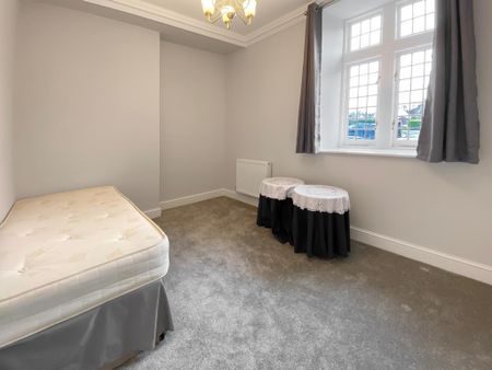 3 bedroom flat to rent - Photo 3