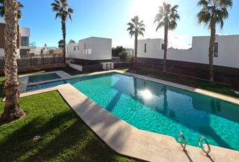 425 Villamartin Paradise