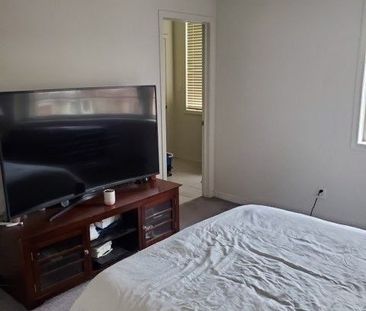 For Lease - 2372 Equestrian Crescent, Oshawa, Ontario - Photo 3