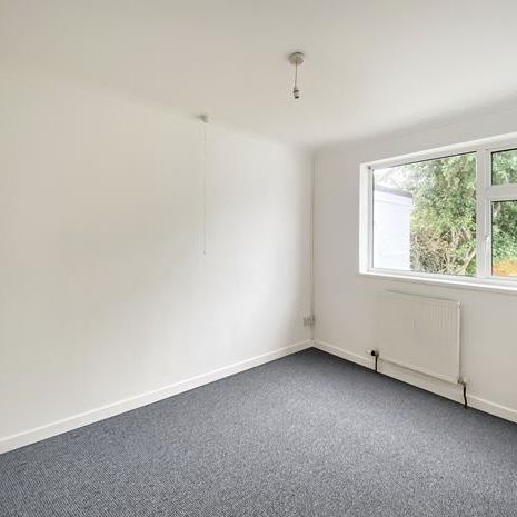 3 bedroom semi-detached bungalow to rent - Photo 2