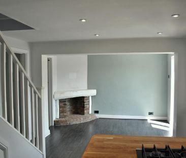 3 bedroom end of terrace house to rent - Photo 1