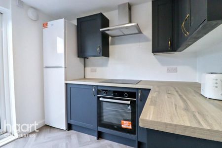 1 bedroom in a house share to rent - Photo 5