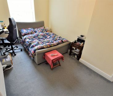 2 bedroom House in Hindle Place, Leeds - Photo 3