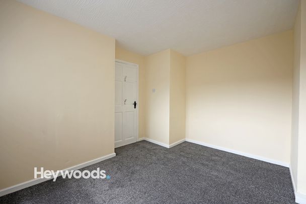 3 bed town house to rent in Rothesay Avenue, Newcastle under Lyme - Photo 1