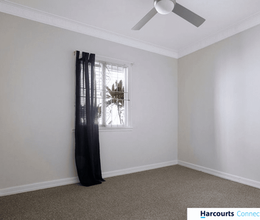 Post-war charmer with aircon, 2 living rooms, great backyard - Photo 4