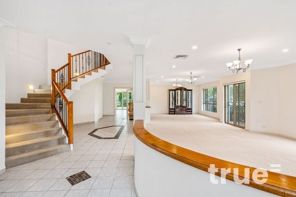 STUNNING FAMILY HOME IN IDEAL PARKSIDE LOCALE - Photo 1